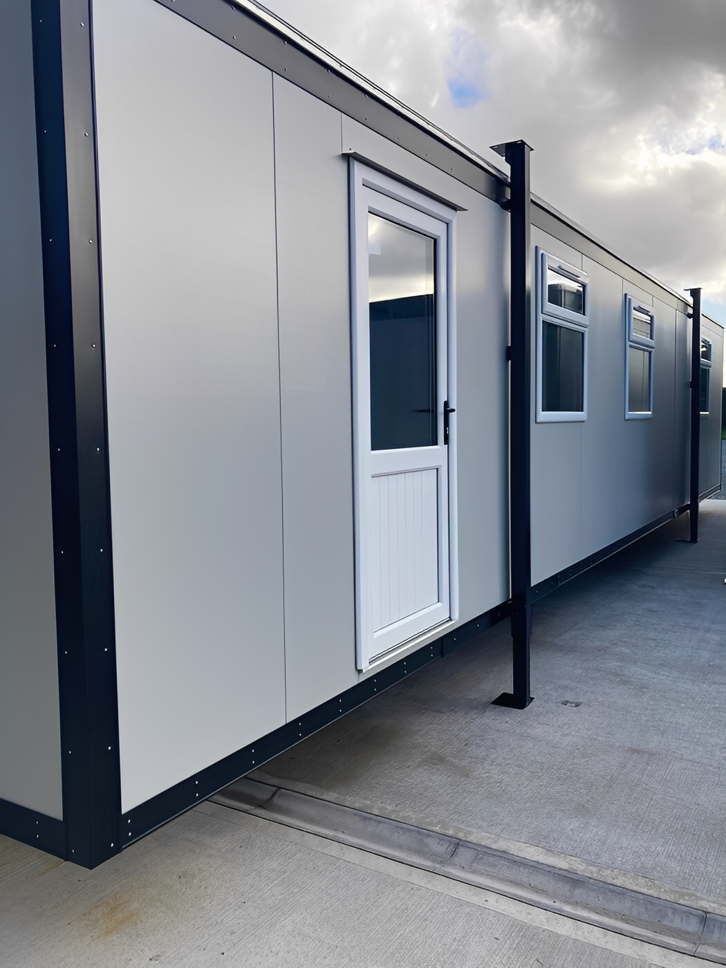40Ft x 10Ft Jackleg Office Cabin - Image 3