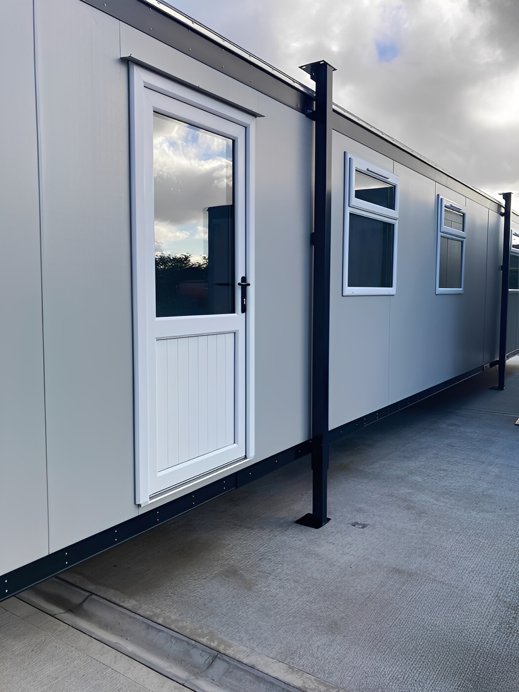 40Ft x 10Ft Jackleg Office Cabin - Image 5
