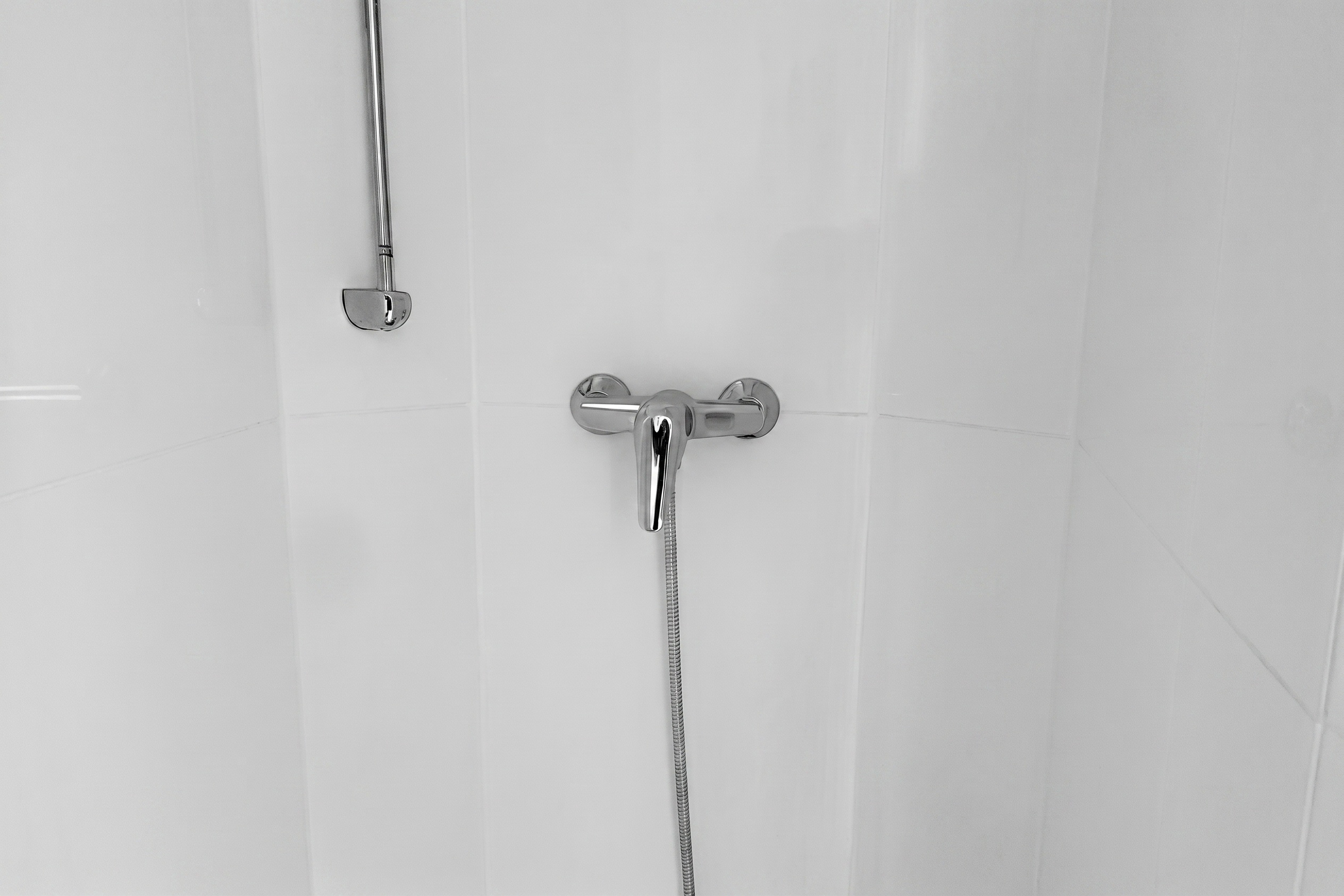 8Ft x 5Ft Mains Toilet/Shower - Image 7