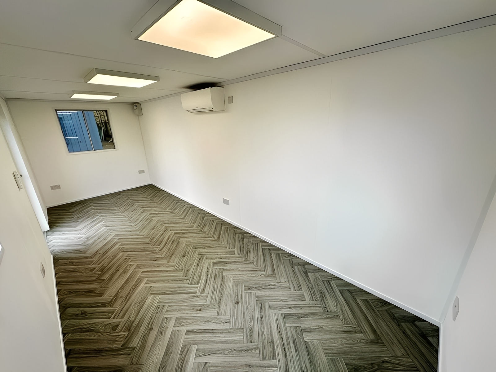 21ft x 8ft Custom Office Cabin – Portable Building with A/C & Glazed Door - Image 4
